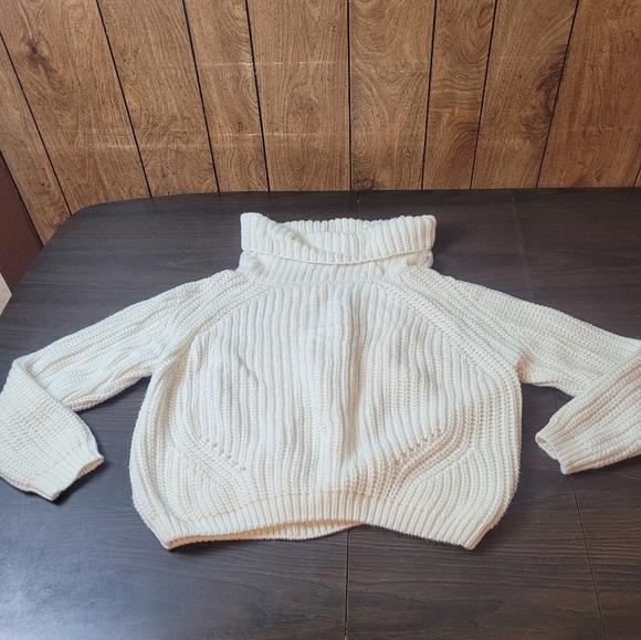 Moon & Madison Turtle Neck Cable Knit Sweater in Off-White Size M - Picture 1 of 6